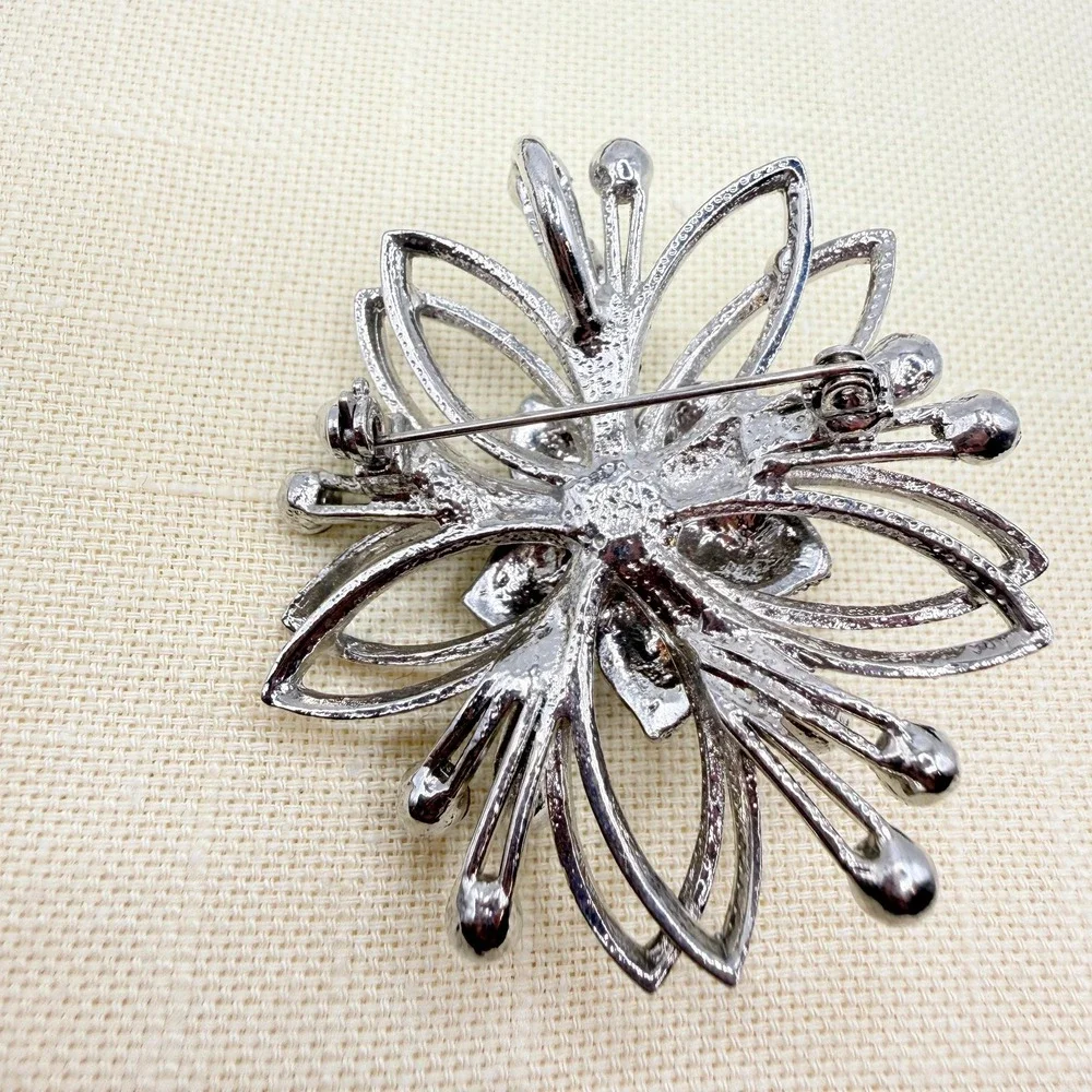 Vintage Retro Silver Tone Sparkling Green Rhinestone Floral Brooch Pendant